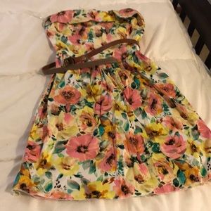 Strapless flower dress with belt.